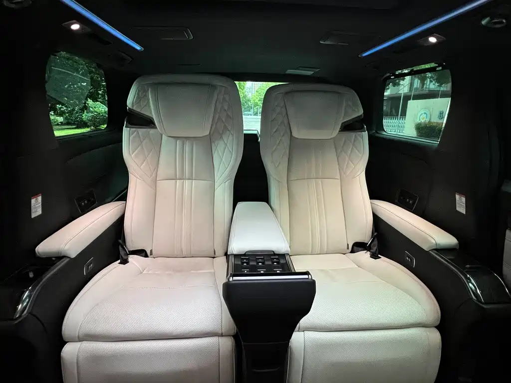 Lexus LM 2020 300h Four-Seater Imperial Edition
