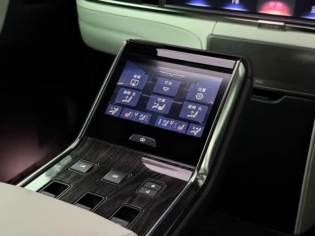 Lexus LM 2020 300h Four-Seater Imperial Edition