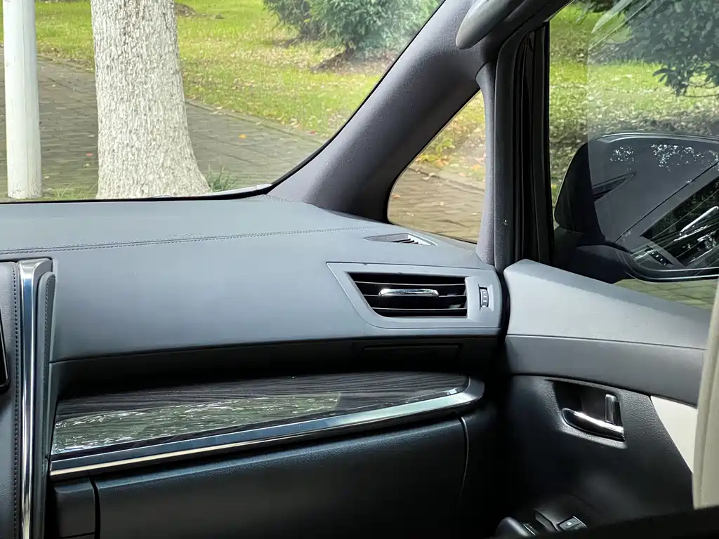 Lexus LM 2020 300h Four-Seater Imperial Edition