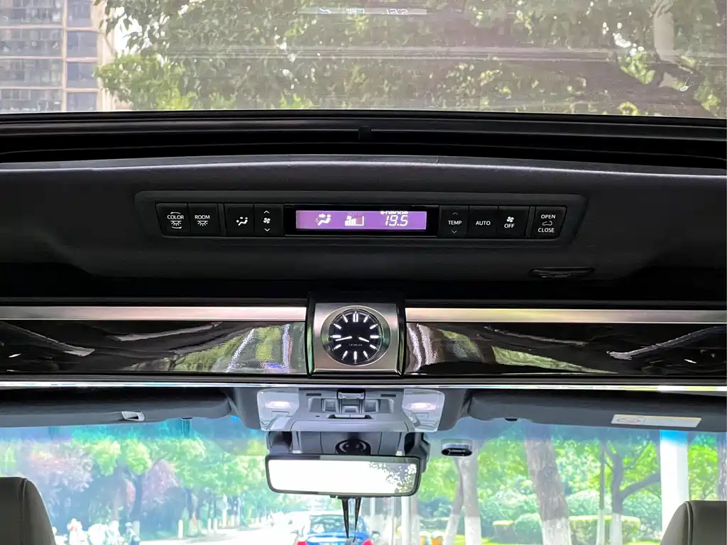 Lexus LM 2020 300h Four-Seater Imperial Edition