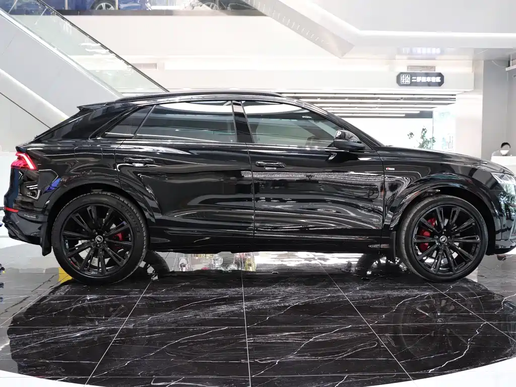 Audi Q8 2022 Dark Knight Hall Edition 55 TFSI