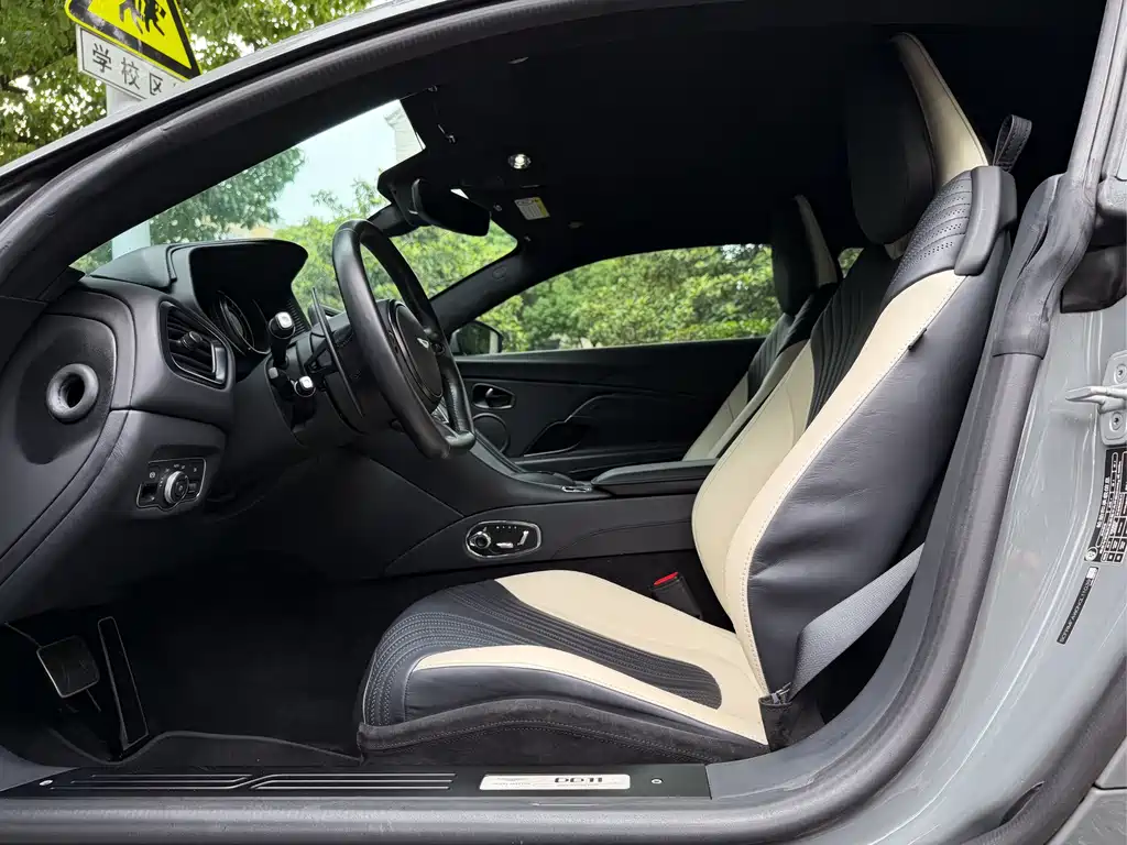 Aston Martin DB11 2022 Model 4.0T V8 Coupe