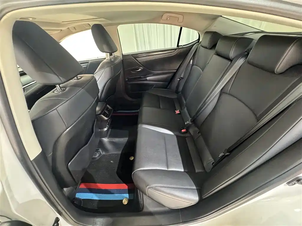 Lexus ES 2020 200 Excellence Edition