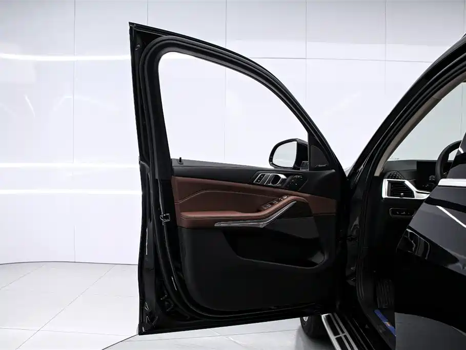 BMW X7 2023 xDrive40i Leading Luxury Package