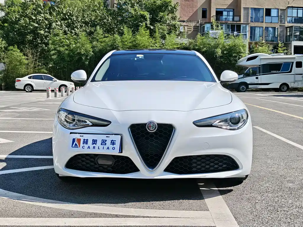 Giulia 2017 2.0T 200HP Luxury Edition