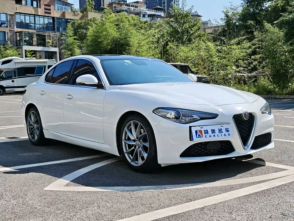 Giulia 2017 2.0T 200HP Luxury Edition
