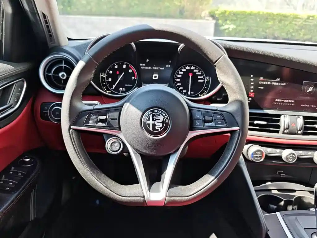 Giulia 2017 2.0T 200HP Luxury Edition