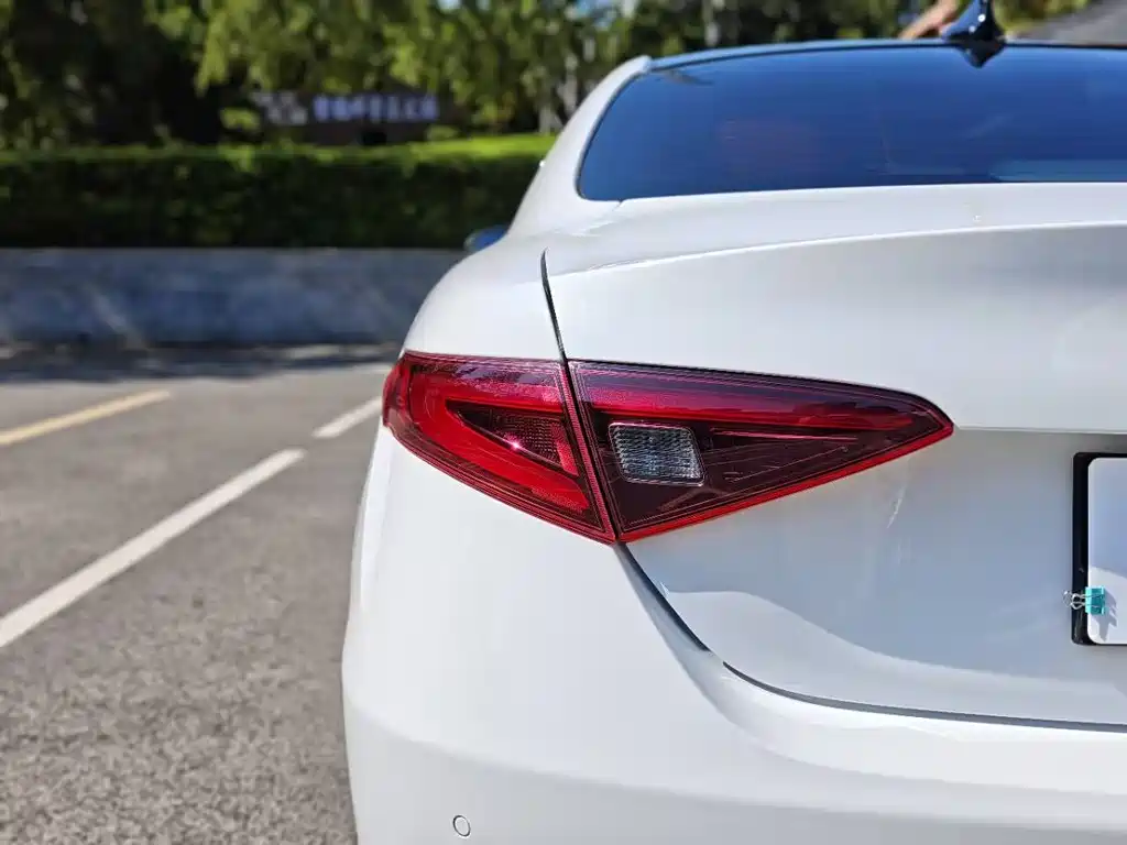 Giulia 2017 2.0T 200HP Luxury Edition