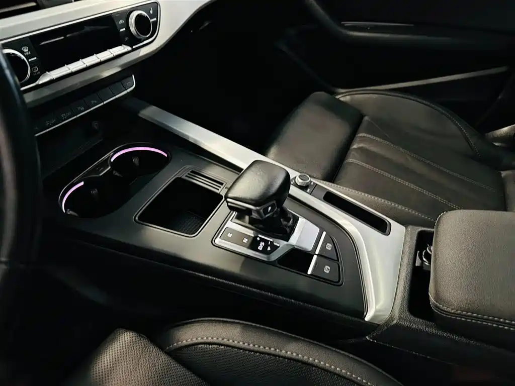 Audi A4L 2022 40 TFSI Luxury Dynamic Edition