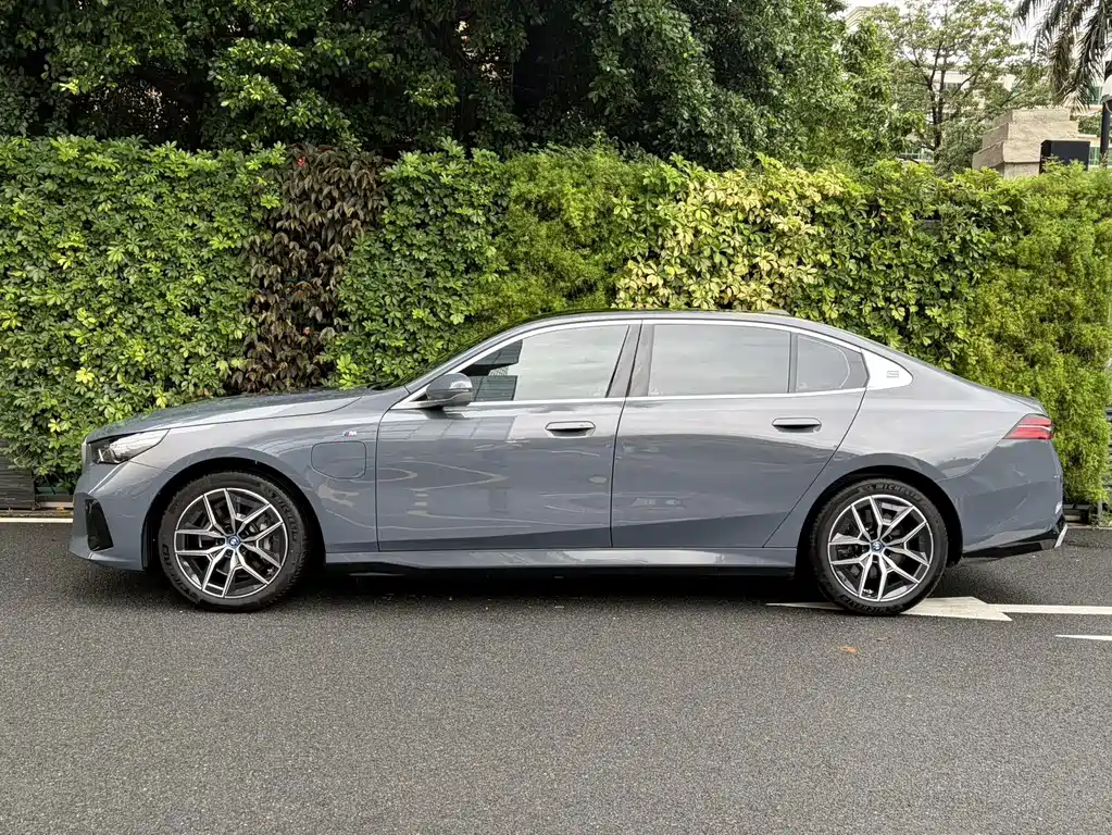 BMW i5 2024 Model eDrive 35L M Sport Package