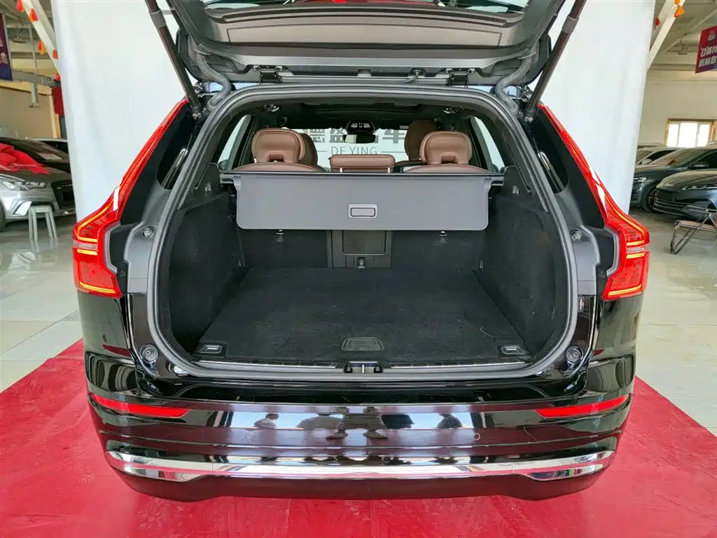 Volvo XC60 2025 B5 AWD Intelligent Distance Luxury Edition