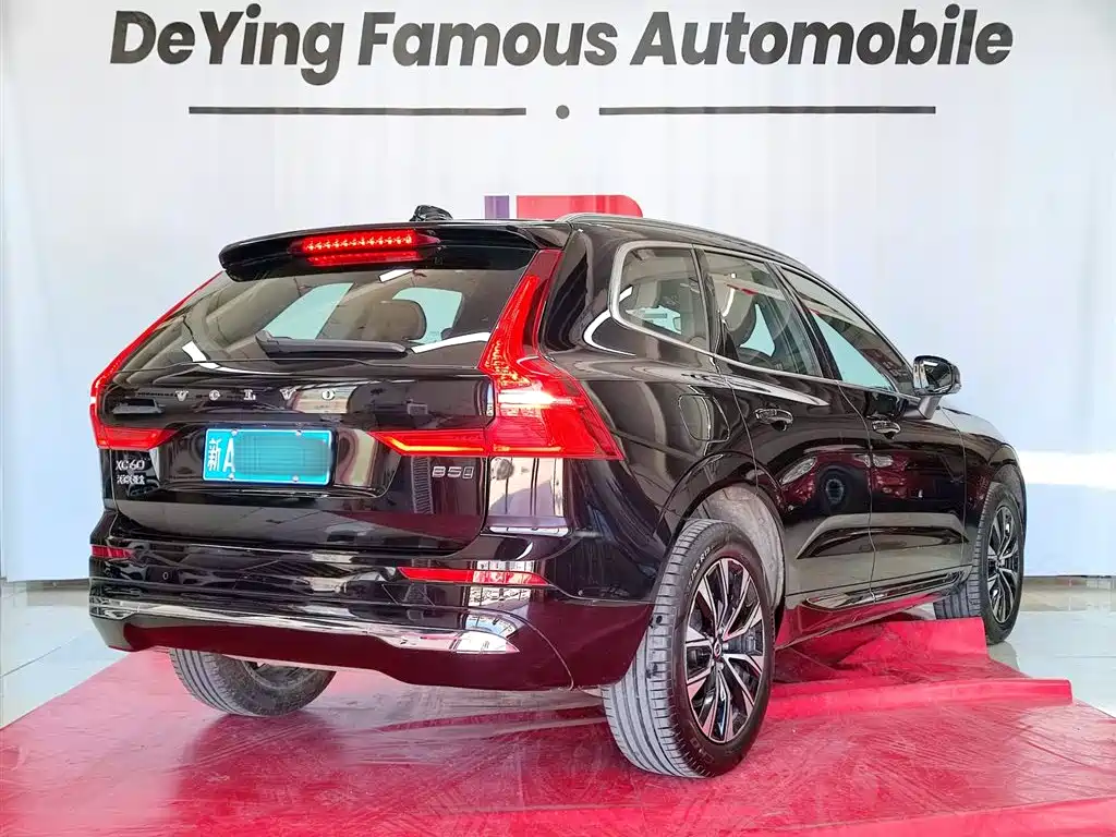 Volvo XC60 2025 B5 AWD Intelligent Distance Luxury Edition