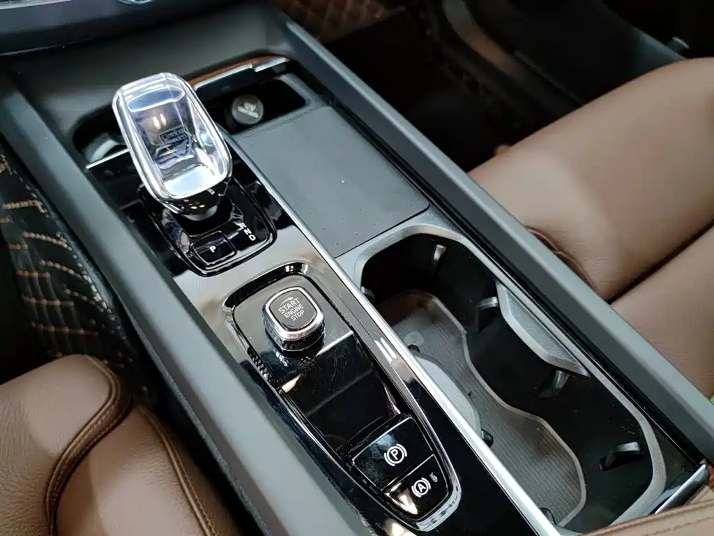Volvo XC60 2025 B5 AWD Intelligent Distance Luxury Edition