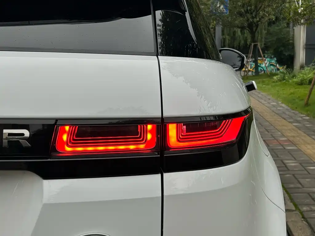 Range Rover Vogue 2022 249PS R-Dynamic Luxury