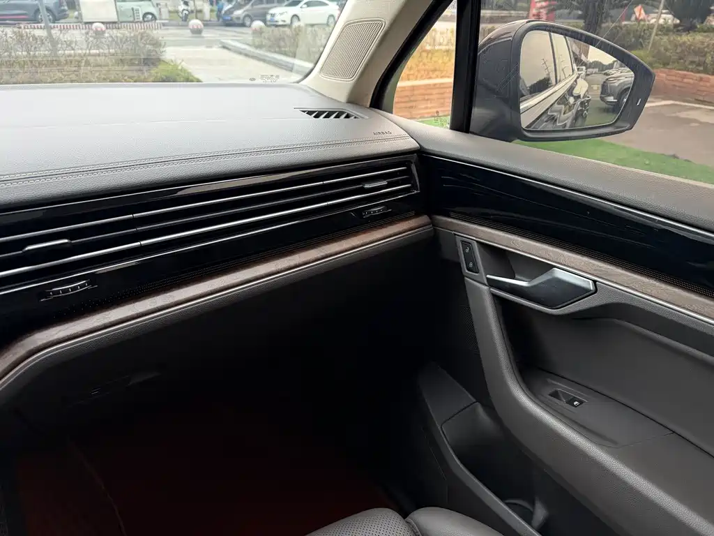 Touareg 2019 3.0 TSI Shifeng Edition National VI