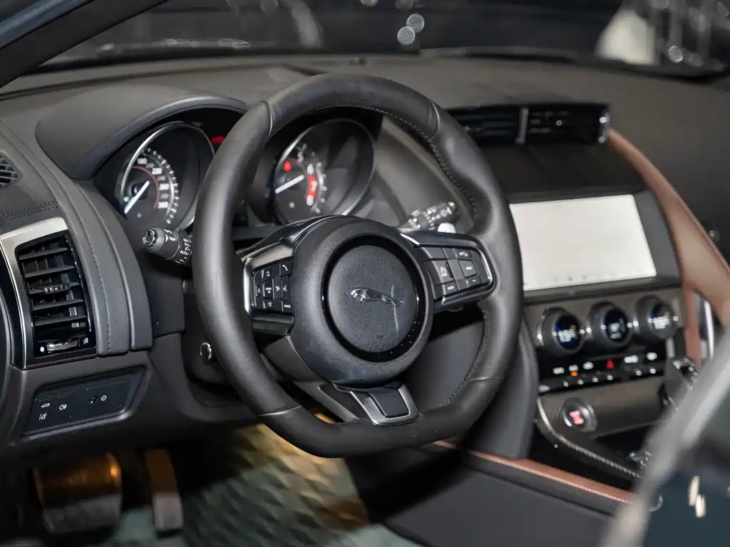 Jaguar F-TYPE 2019 2.0T Hardtop Edition
