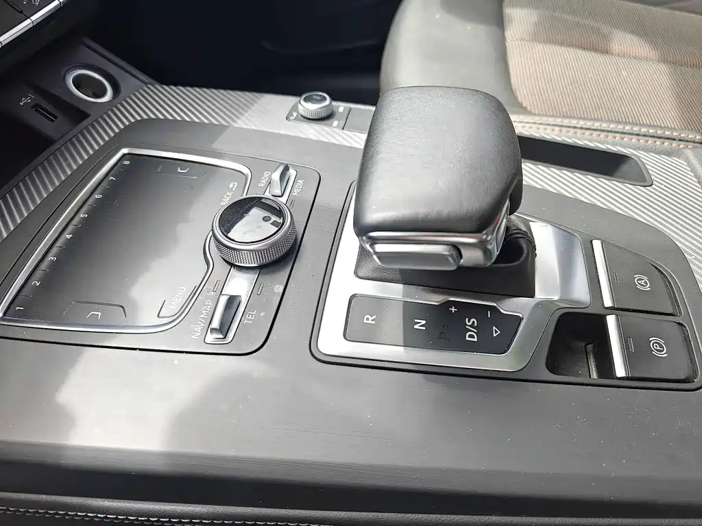Audi Q5L 2018 45 TFSI Premium Fashion Edition National VI