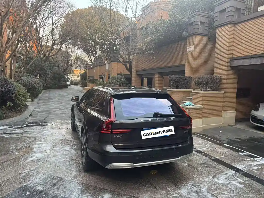 Volvo V90 2023 Cross Country B5 AWD Intelligent Luxury Edition