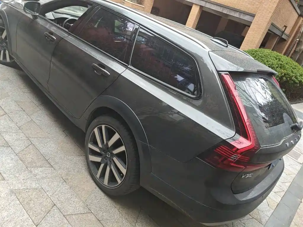 Volvo V90 2023 Cross Country B5 AWD Intelligent Luxury Edition