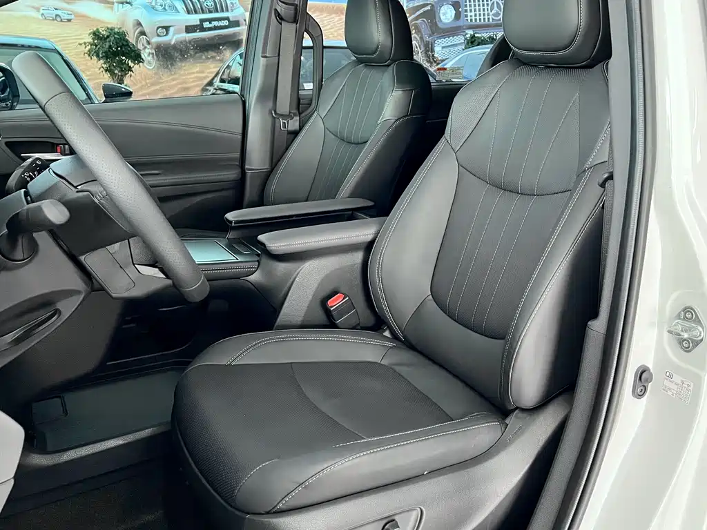 SIENNA 2024 2.5L Hybrid Premium Luxury Edition
