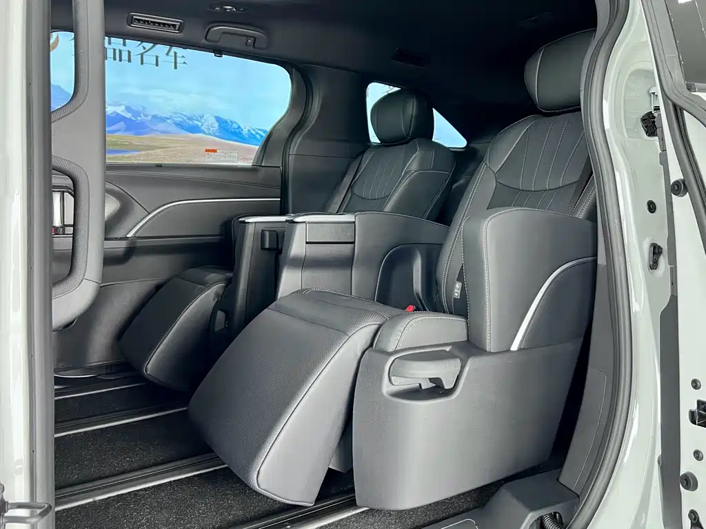 SIENNA 2024 2.5L Hybrid Premium Luxury Edition