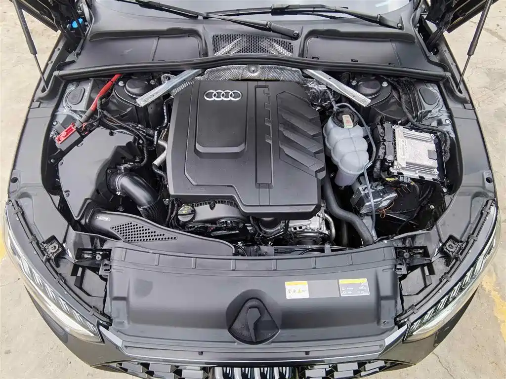 Audi A4L 2023 40 TFSI Luxury Dynamic Edition
