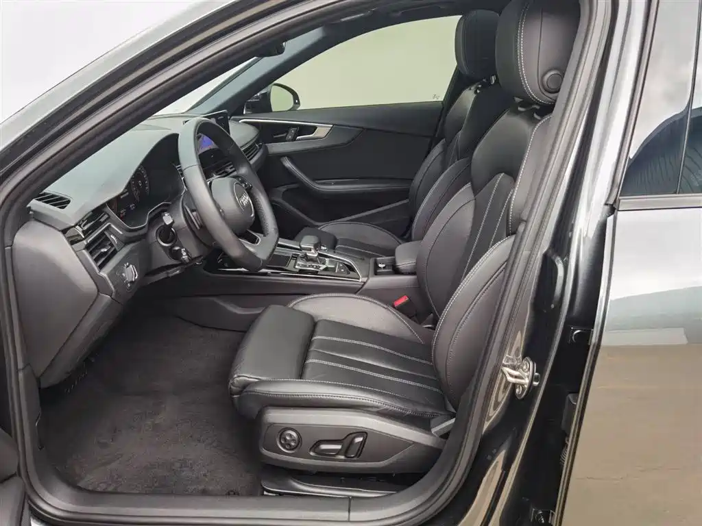 Audi A4L 2023 40 TFSI Luxury Dynamic Edition