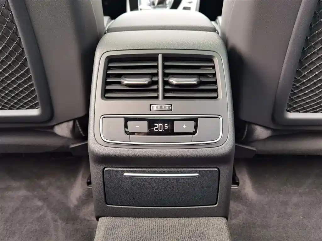 Audi A4L 2023 40 TFSI Luxury Dynamic Edition