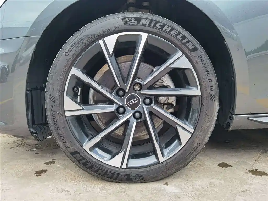 Audi A4L 2023 40 TFSI Luxury Dynamic Edition