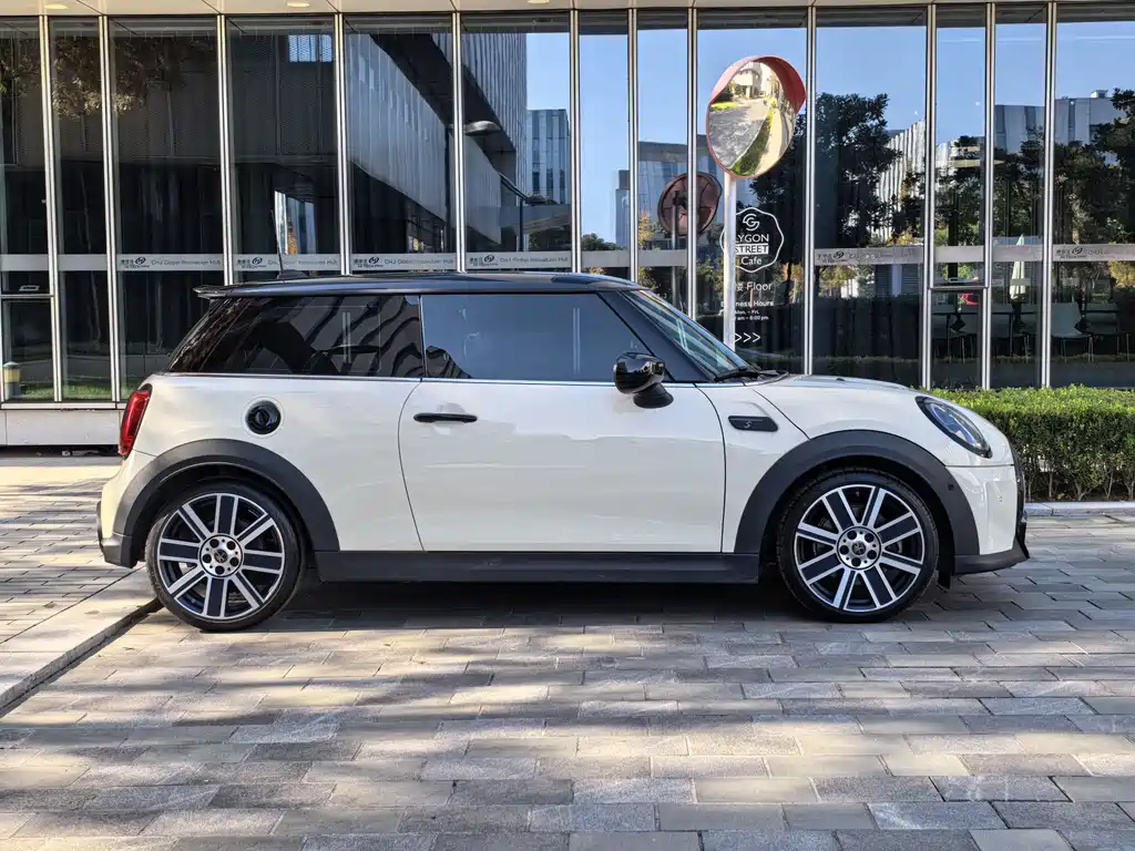2022 MINI Cooper S Artist Edition