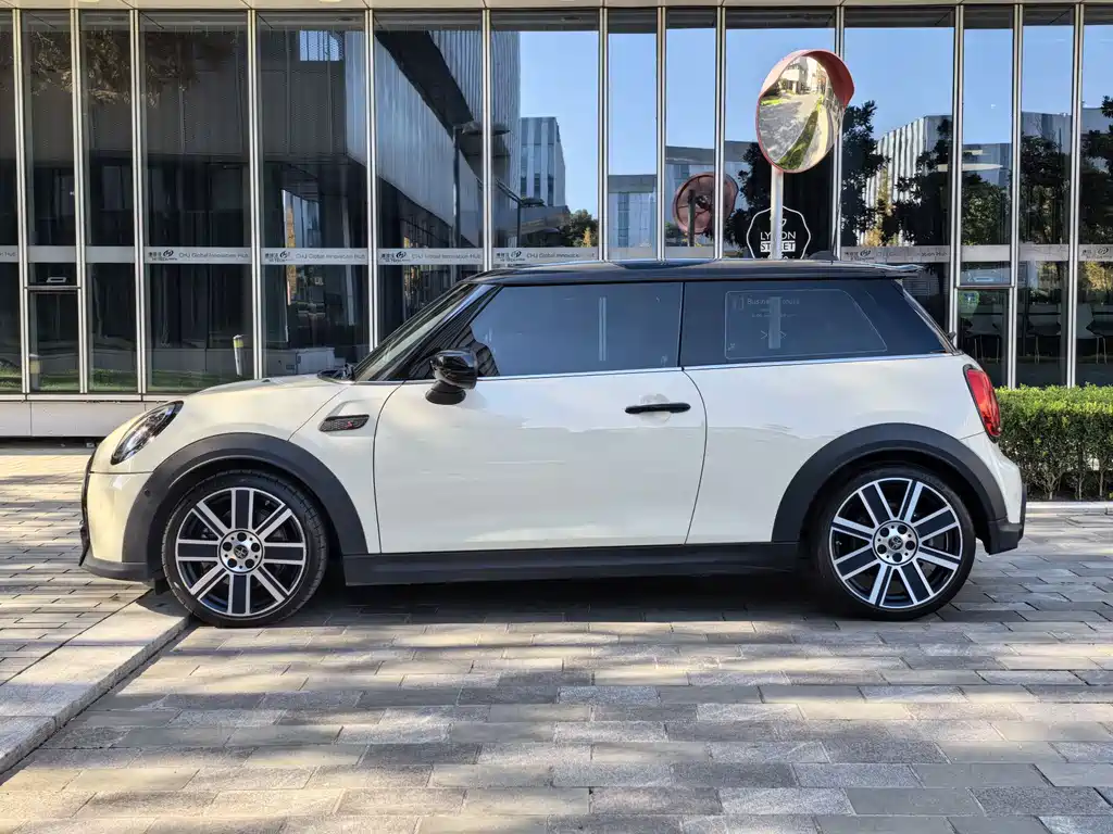 2022 MINI Cooper S Artist Edition