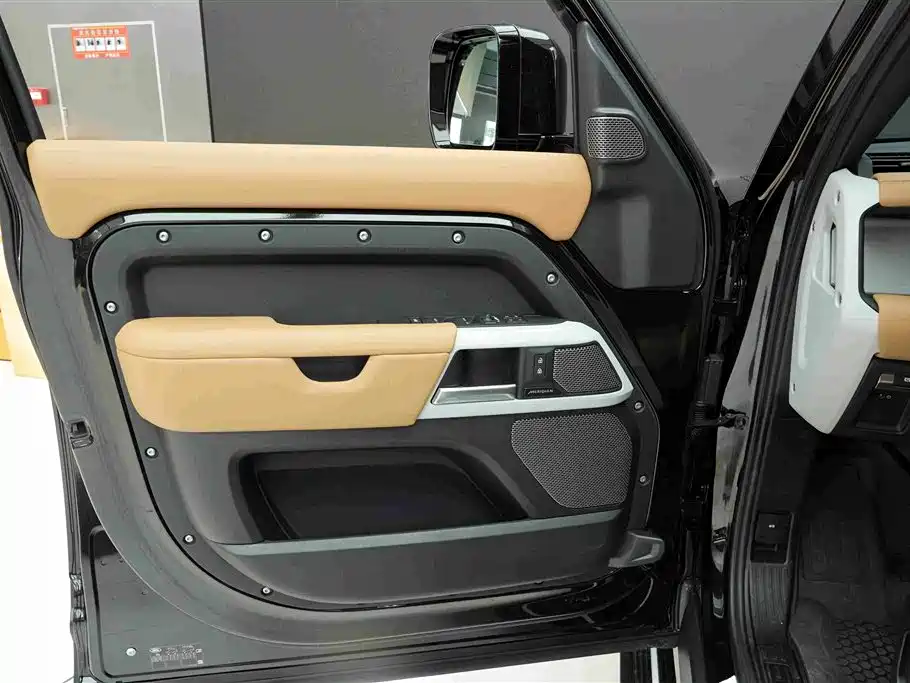 Land Rover Defender 2024 110 3.0T P400 Dark Special Edition