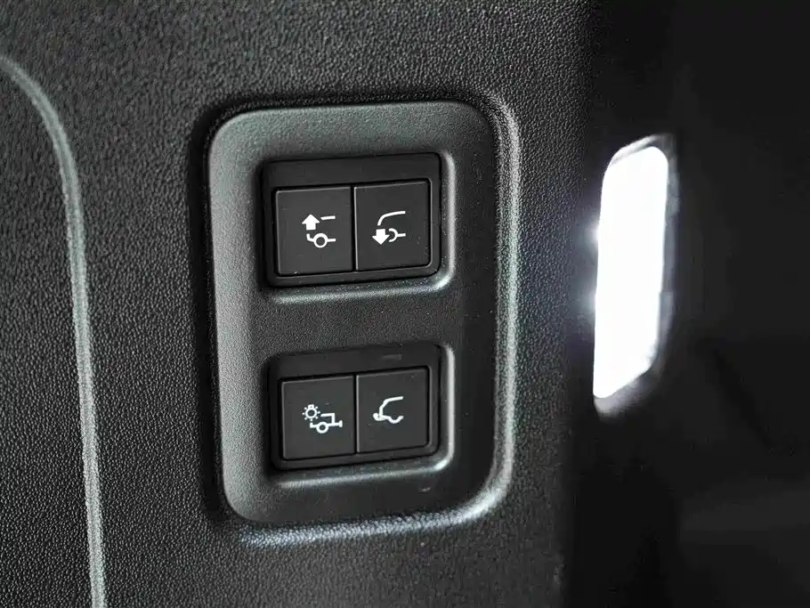 Land Rover Defender 2024 110 3.0T P400 Dark Special Edition