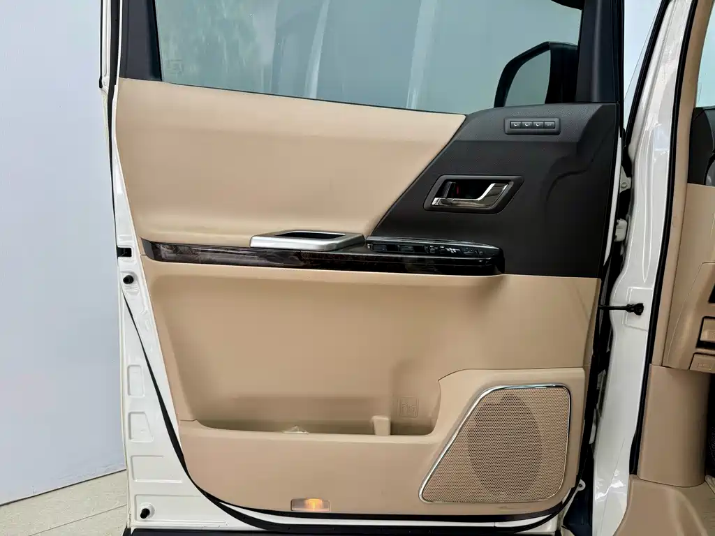 Alphard 2014 Model Middle East Edition