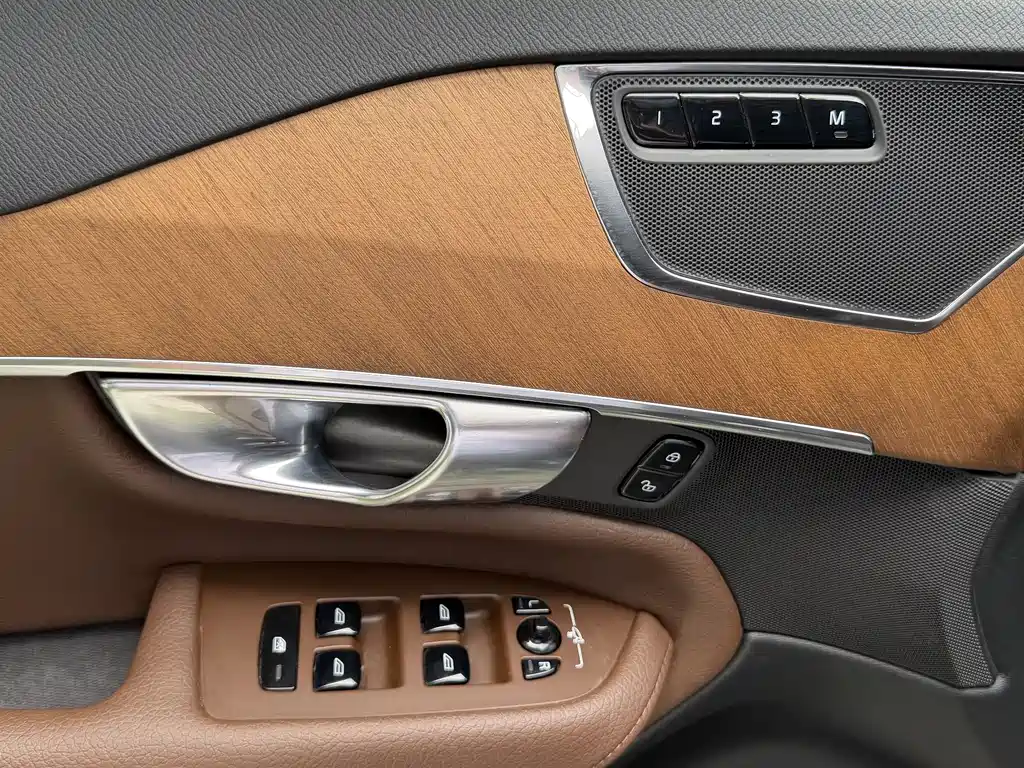 Volvo XC90 2022 B5 Intelligent Drive Luxury 7-seater