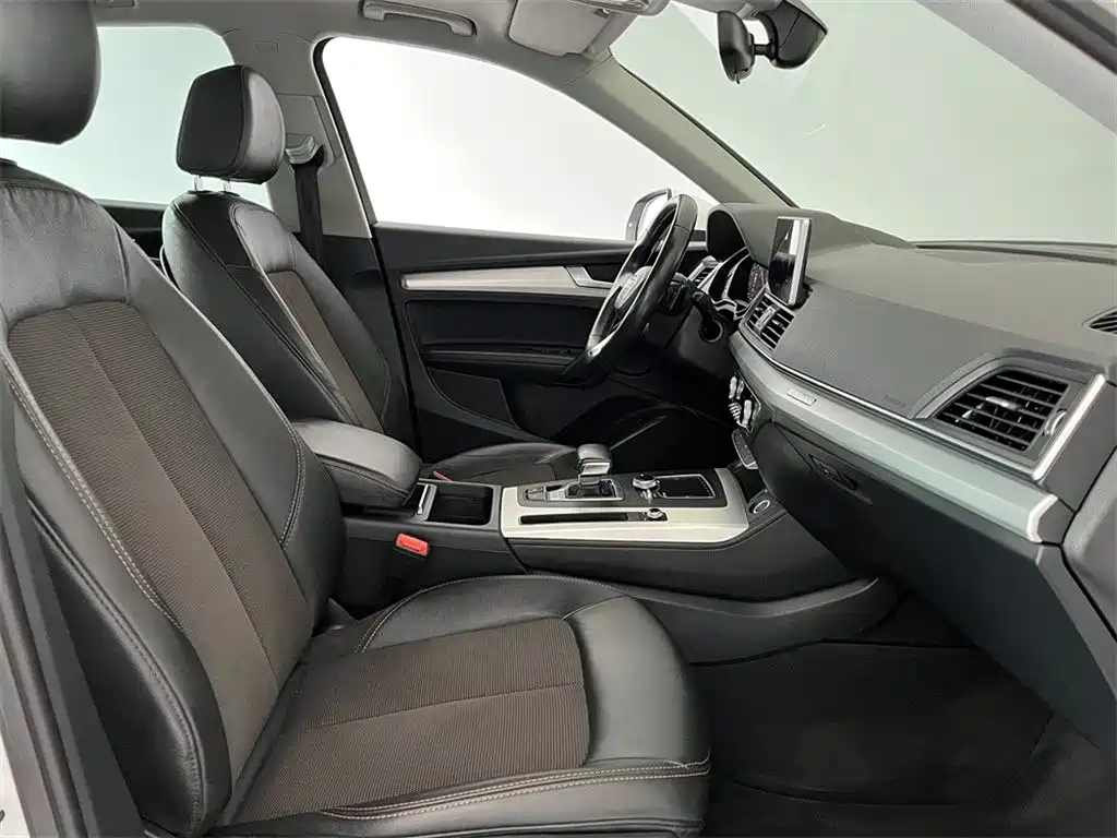 Audi Q5L 2018 40 TFSI Rongxiang Fashion Edition National VI
