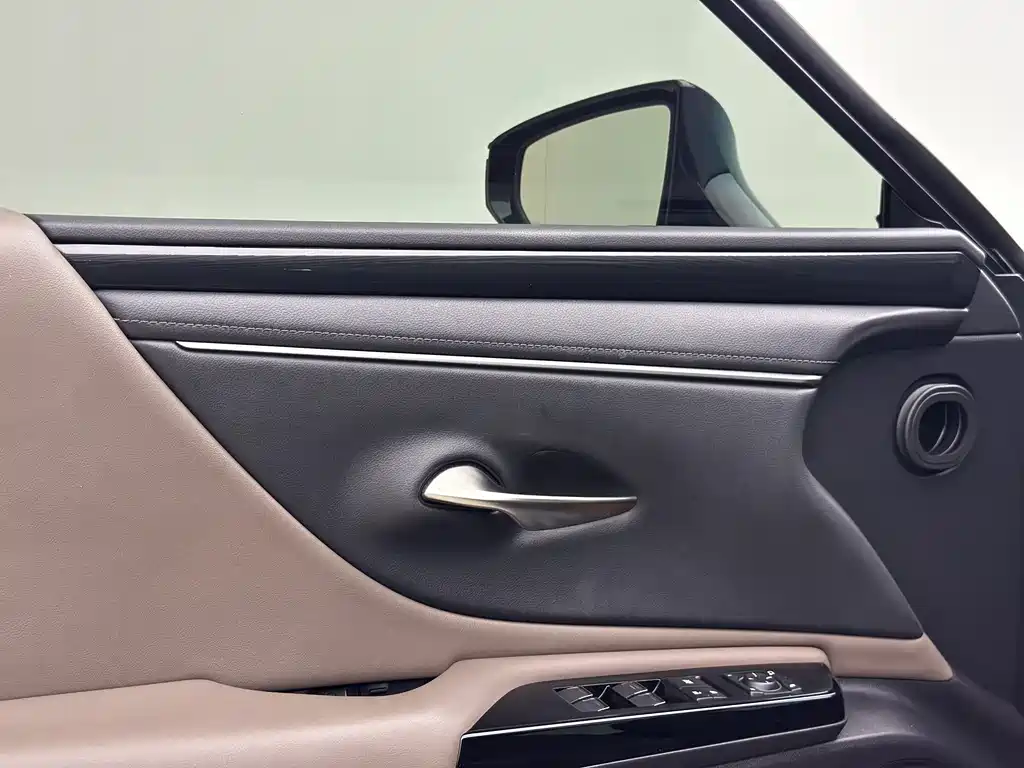Lexus ES 2022 300h Excellence Edition