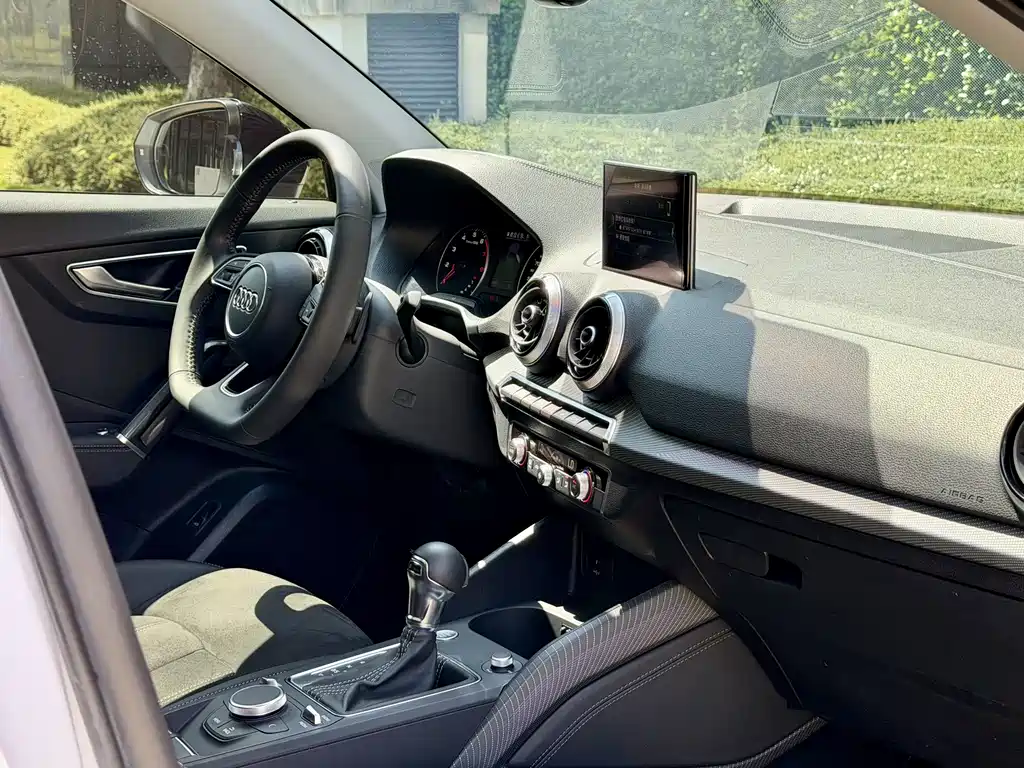 Audi Q2L 2022 35 TFSI Luxury Dynamic Edition