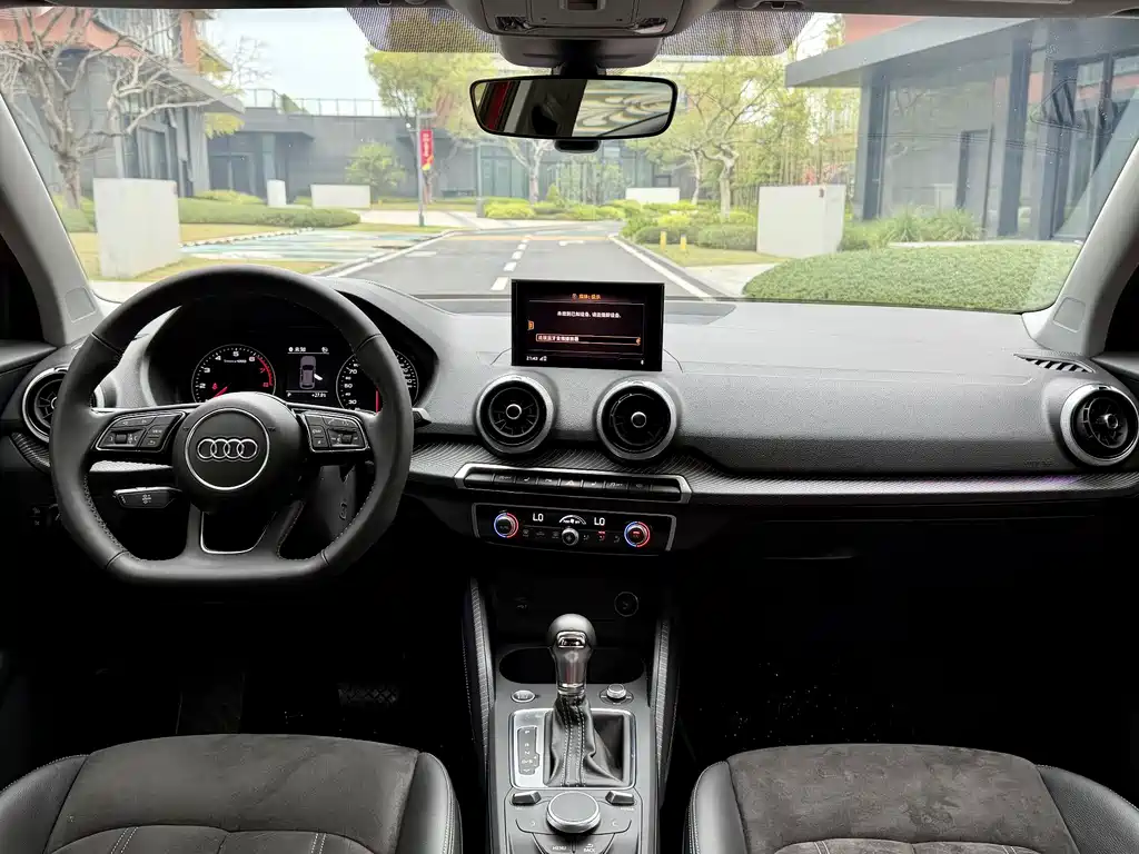 Audi Q2L 2022 35 TFSI Luxury Dynamic Edition