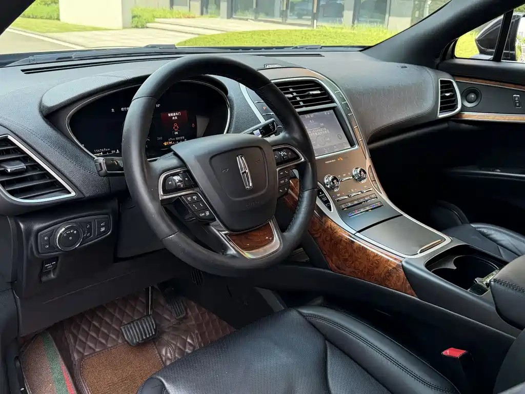 Navigator Import 2020 Model 2.0T All-Wheel Drive Zunya Edition