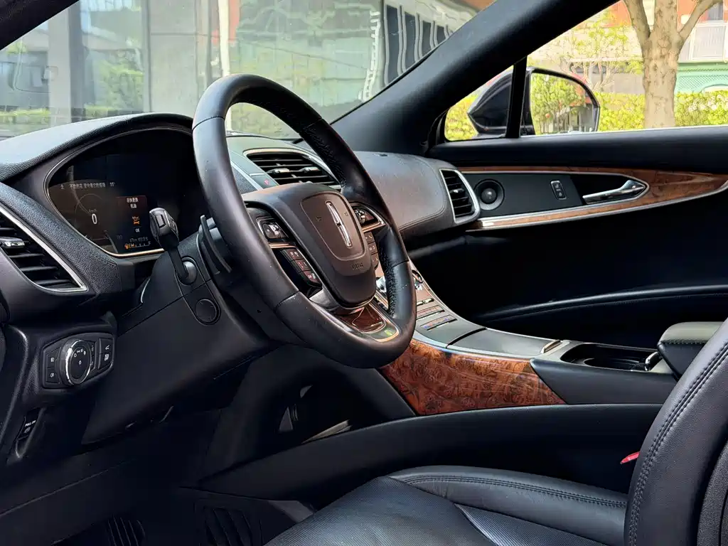 Navigator Import 2020 Model 2.0T All-Wheel Drive Zunya Edition