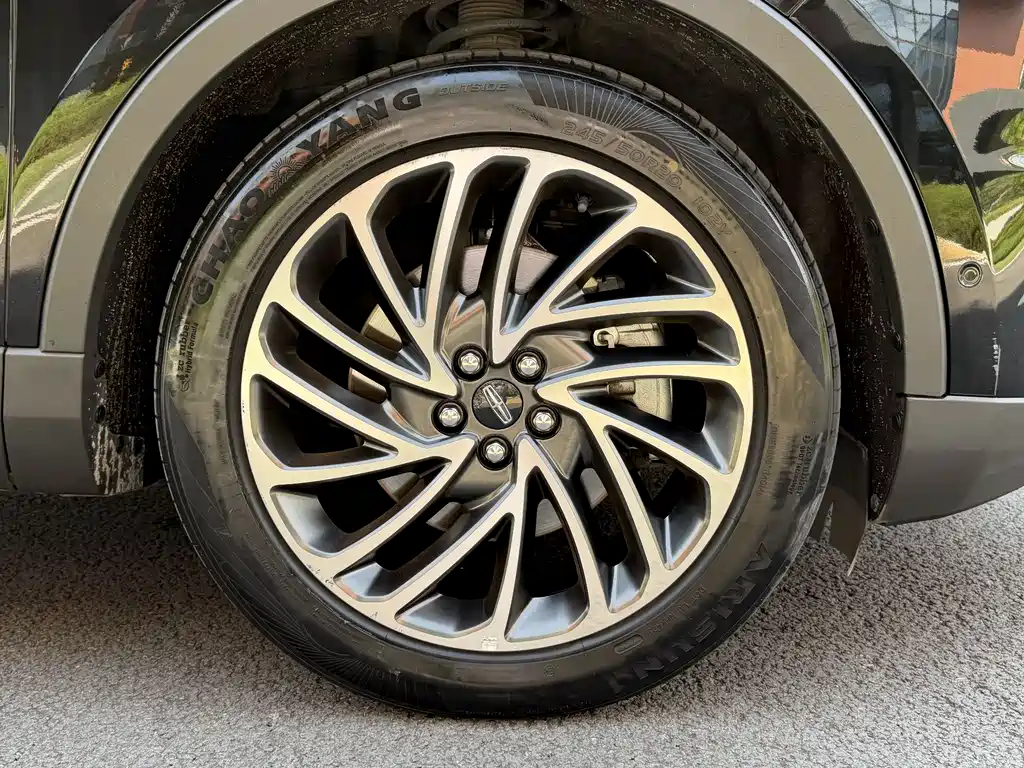 Navigator Import 2020 Model 2.0T All-Wheel Drive Zunya Edition