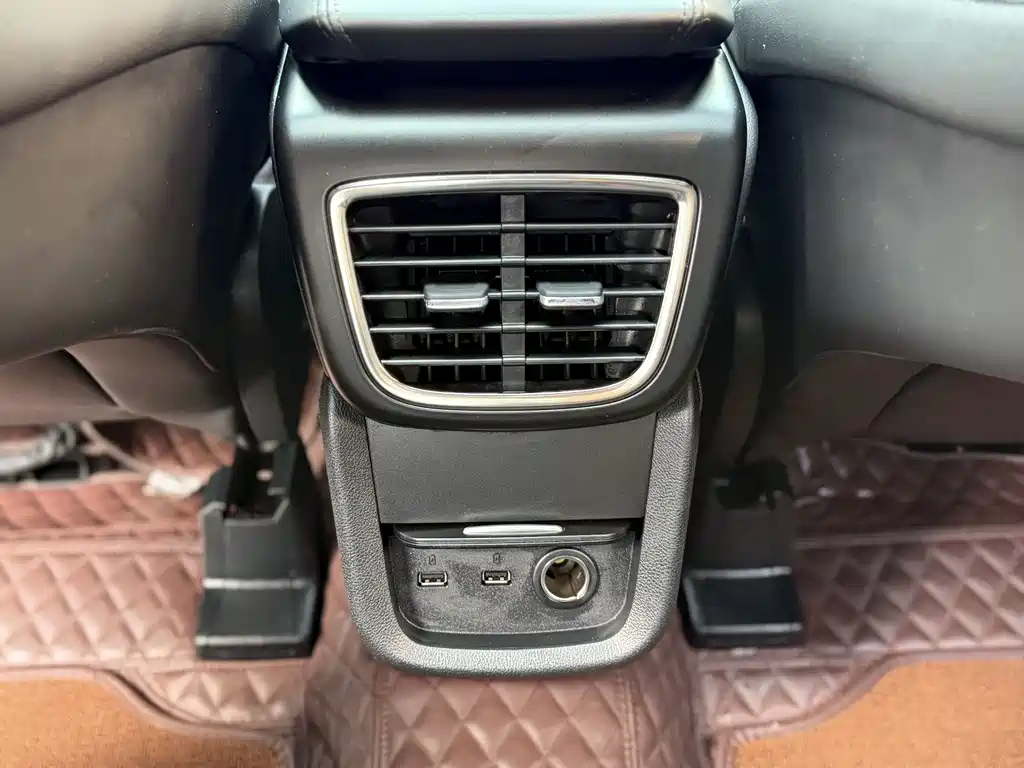 Navigator Import 2020 Model 2.0T All-Wheel Drive Zunya Edition