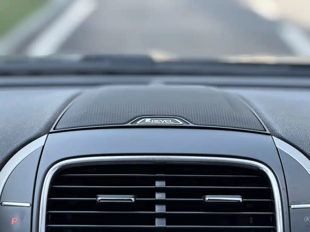 Navigator Import 2020 Model 2.0T All-Wheel Drive Zunya Edition