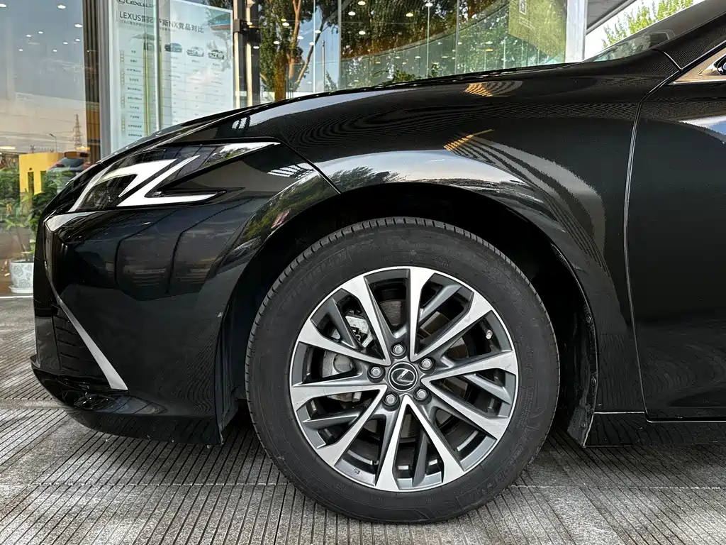 Lexus ES 2025 200 Prestige Edition