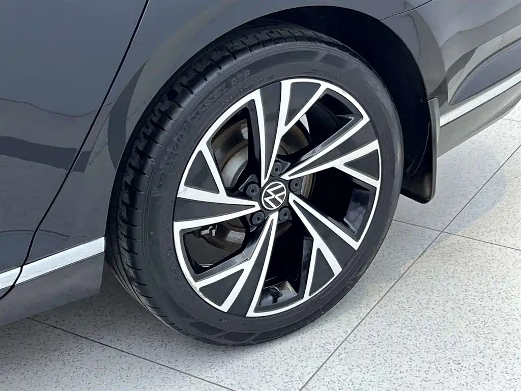 Magotan 2023 Edition 2 Millionth Anniversary 330 TSI DSG Luxury Edition