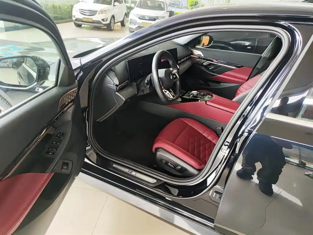 BMW 5 Series 2025 Model 530Li Grandeur Edition M Sport Package