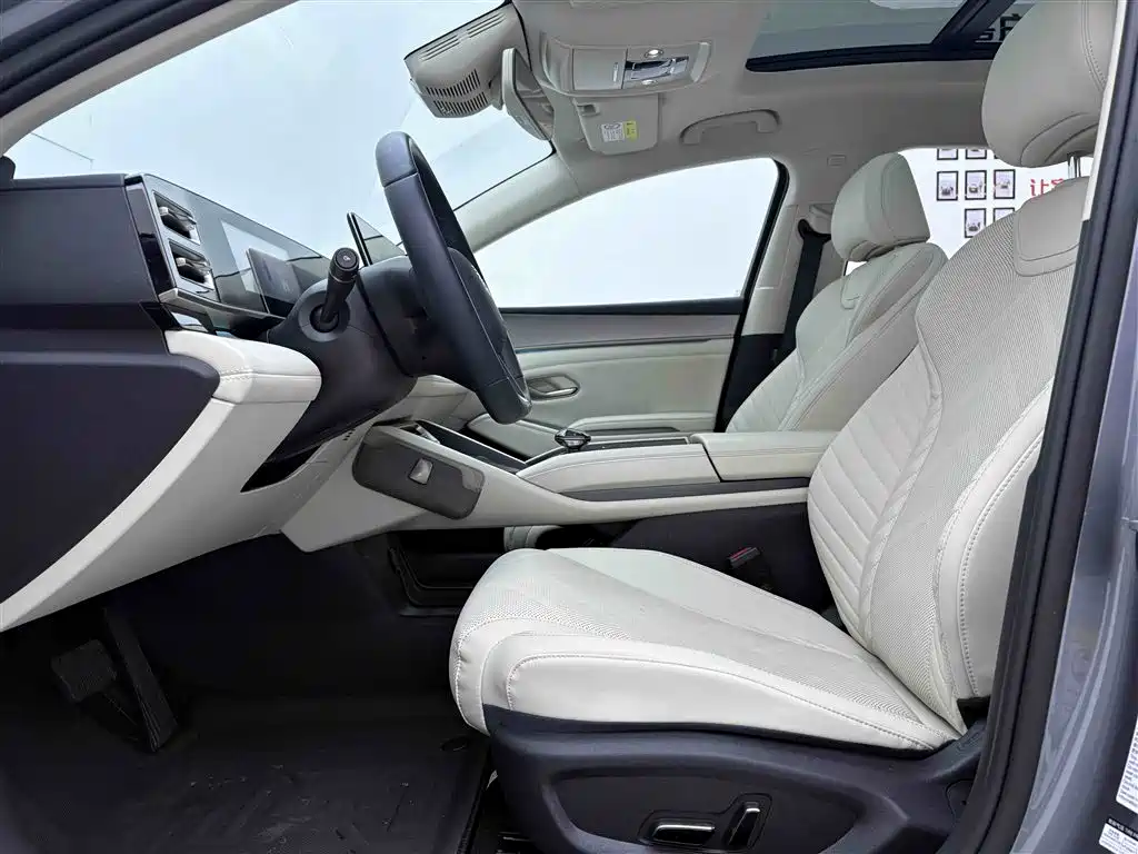 秦L 2024款 DM-i 120KM 卓越型 **Translated:** Qin L 2024 DM-i 120KM Excellence Edition