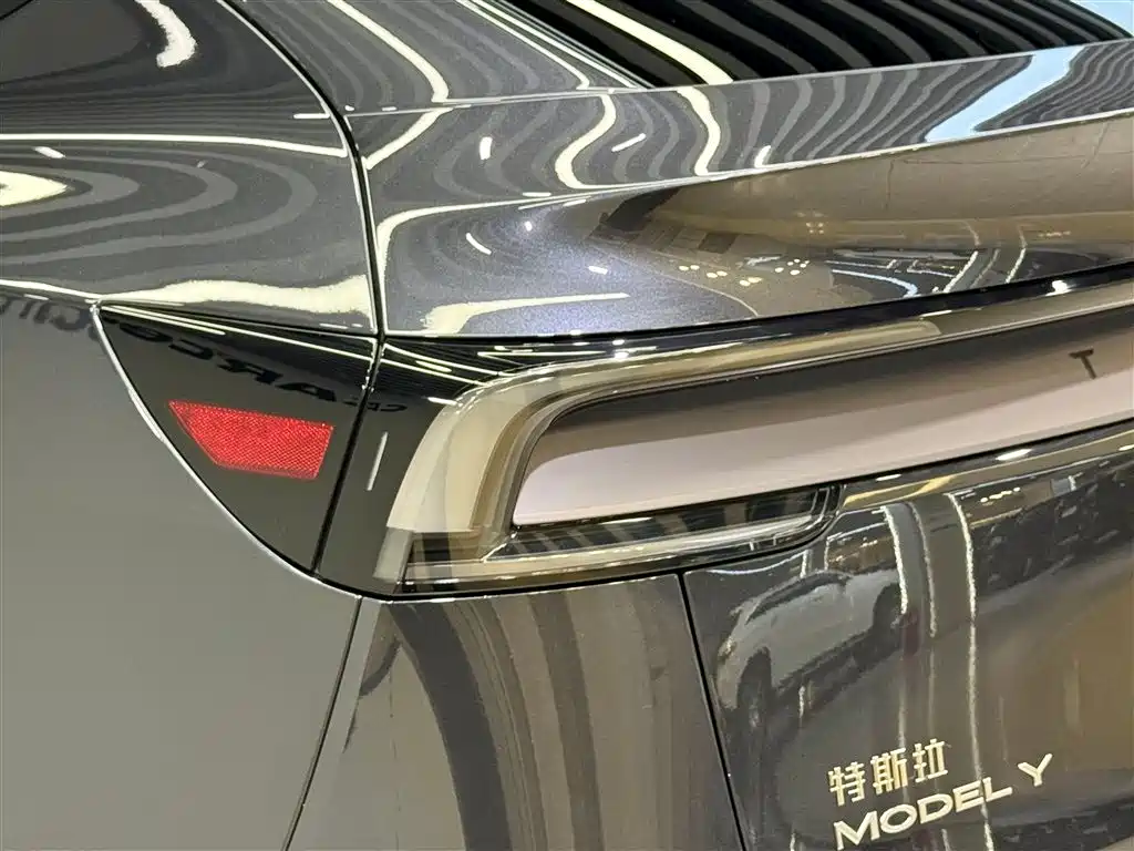 Model Y 2025 Rear-Wheel Drive Edition