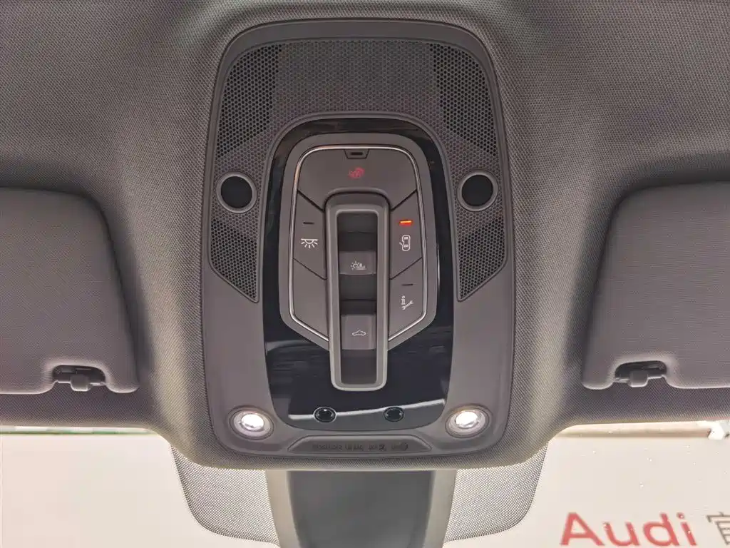 Audi Q5L 2018 40 TFSI Rongxiang Fashion Edition National V